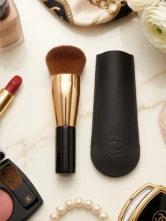 CHANEL Other - Chanel Sublimage L'ESSENCE DE TEINT Foundation Brush Full Size